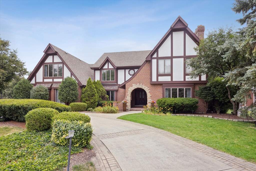 Property photo of 6001 Sedgley Court in Burr Ridge, Illinois