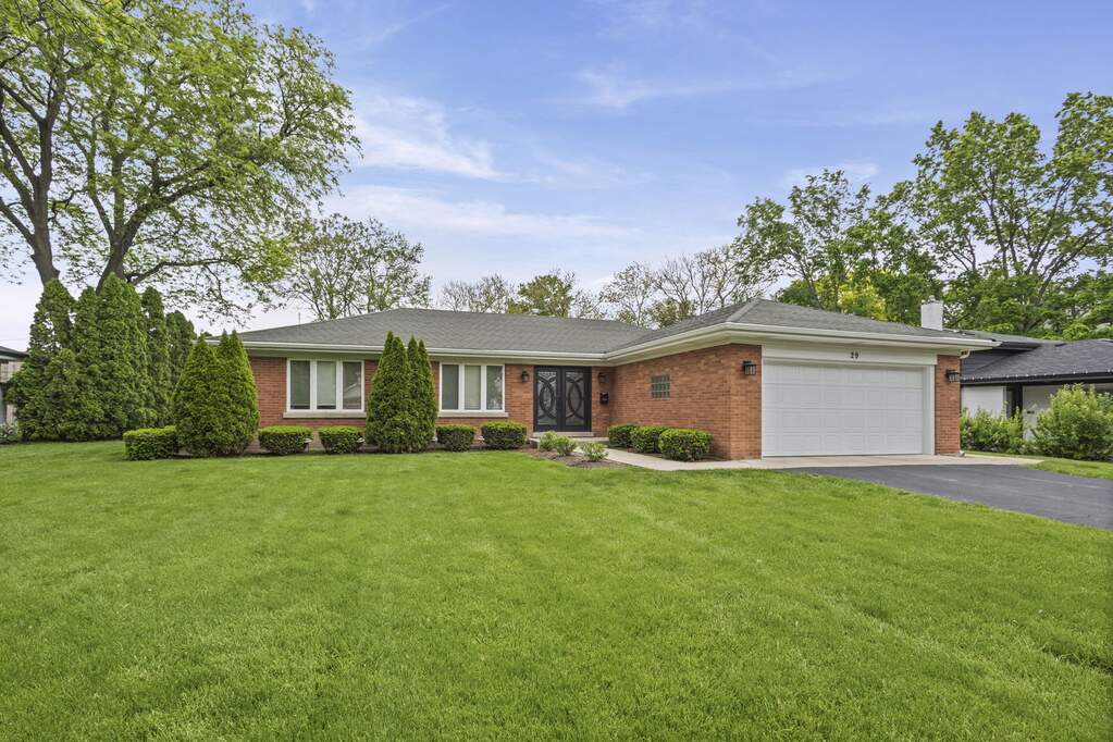 Property photo of 29 Springlake Avenue in Hinsdale, Illinois