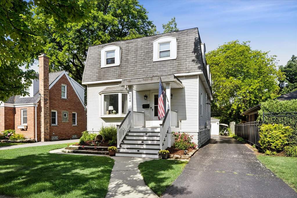 Property photo of 224 N Highland Avenue in Elmhurst, Illinois