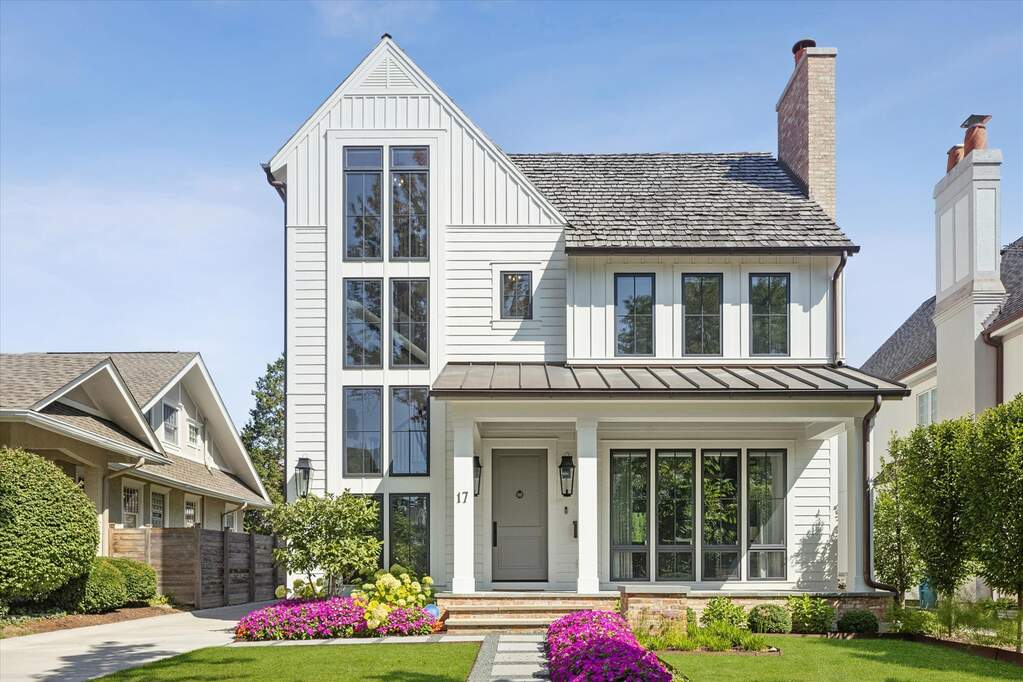 Property photo of 17 Ulm Place in Hinsdale, Illinois