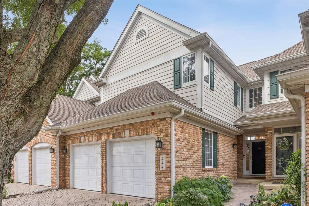 Property photo of 444 Parkview Court in Clarendon Hills, Illinois