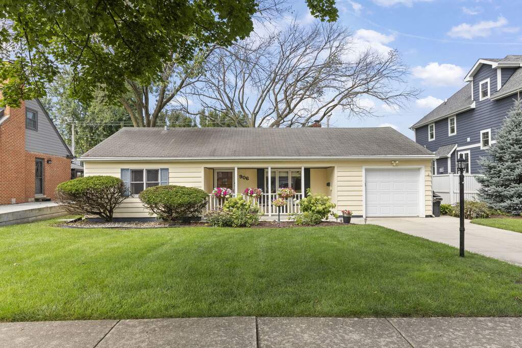 Property photo of 906 S Ashland Avenue in La Grange, Illinois