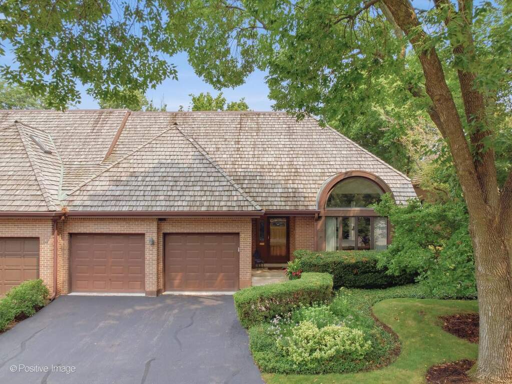 Property photo of 68 Godair Drive in Hinsdale, Illinois