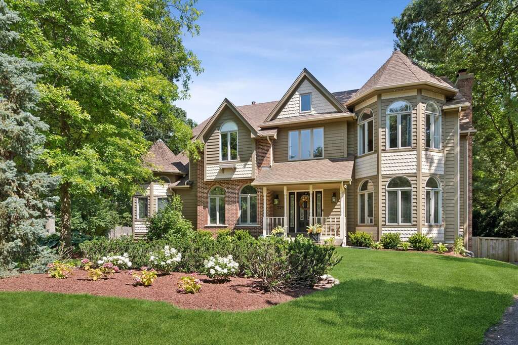 Property photo of 329 Royce Woods Court in Naperville, Illinois