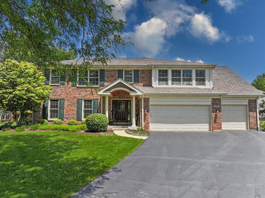 Property photo of 738 W Evergreen Court in Palatine, Illinois