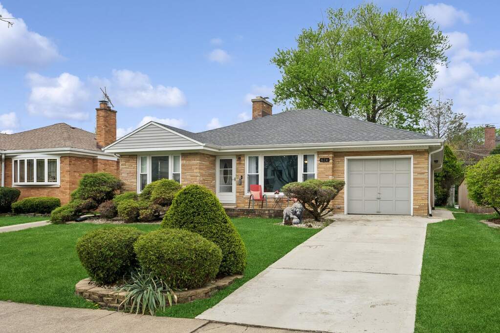 Property photo of 624 S Madison Avenue in La Grange, Illinois