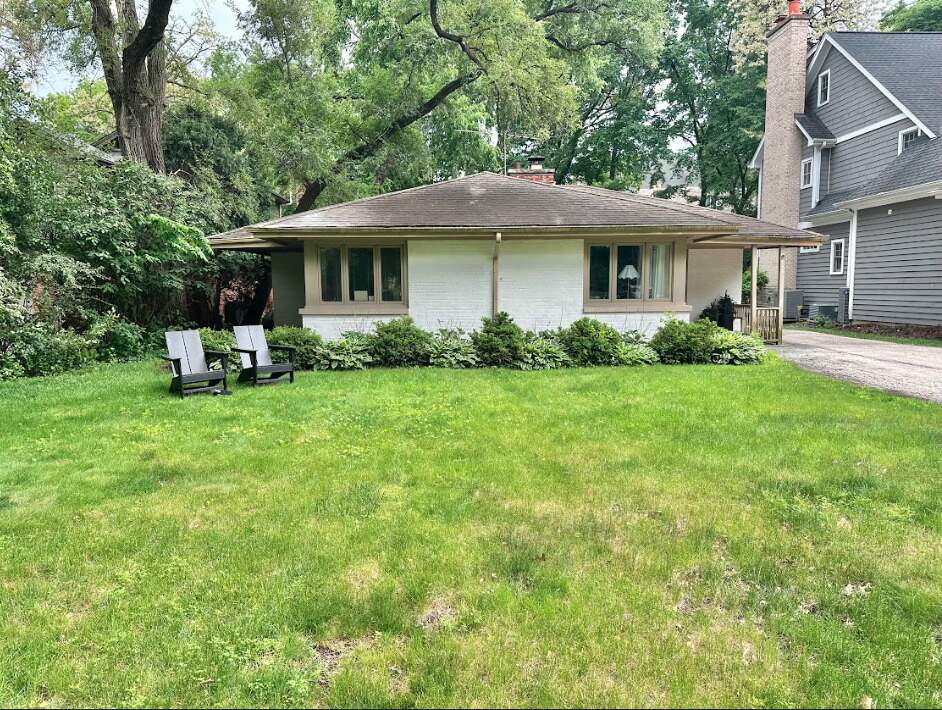 Property photo of 422 E Hickory Street in Hinsdale, Illinois