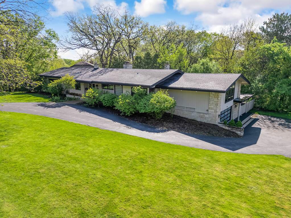 Property photo of 708 Woodland Avenue in Hinsdale, Illinois