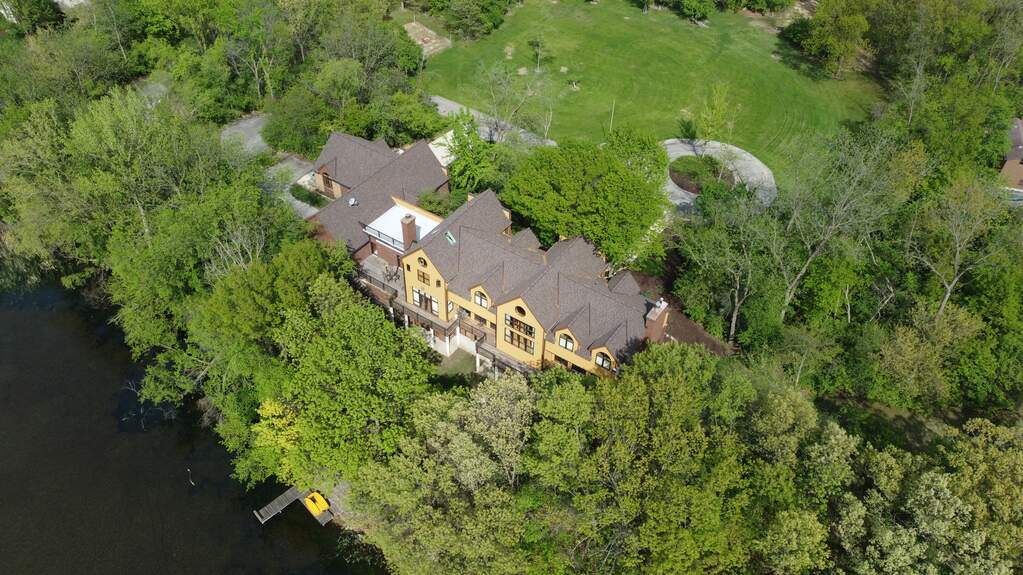 Property photo of 8425 Hickory Court in Burr Ridge, Illinois