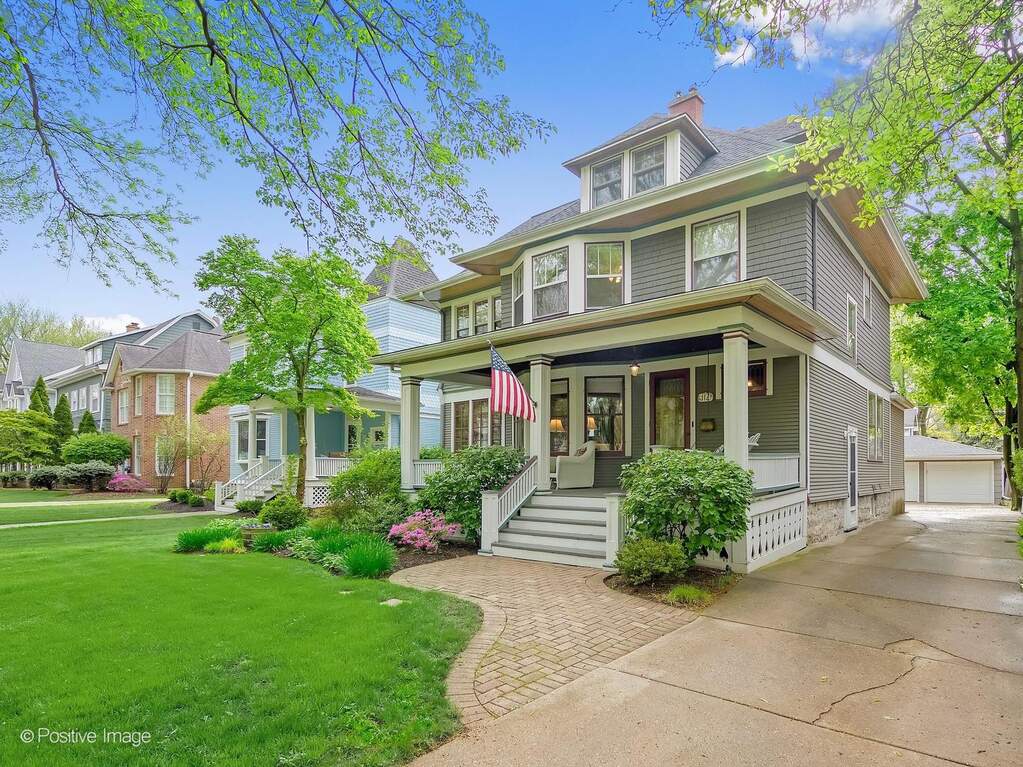 Property photo of 112 S Waiola Avenue in La Grange, Illinois