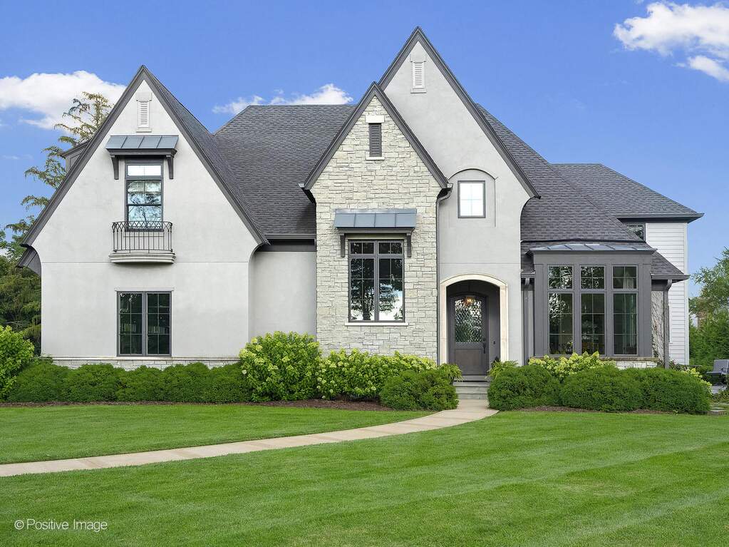 Property photo of 1561 Hawthorne Lane in Wheaton, Illinois