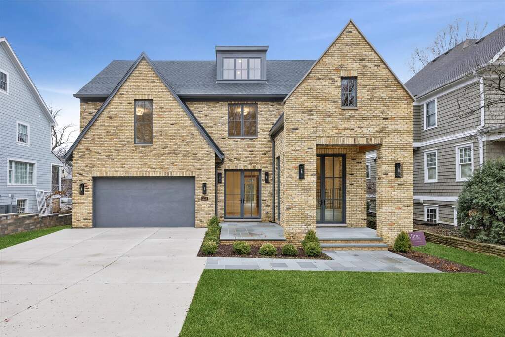 Property photo of 331 Forest Road in Hinsdale, Illinois