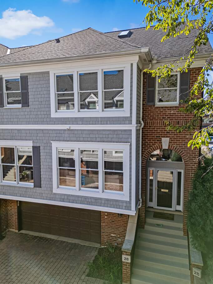 Property photo of 28 S Clay Street in Hinsdale, Illinois