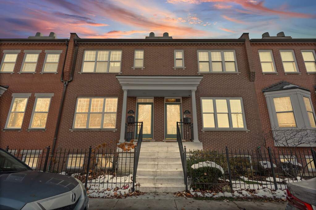 Property photo of 227 W Goethe Street in Chicago, Illinois