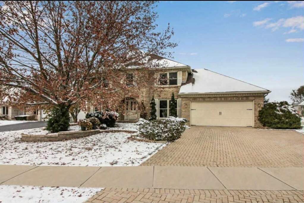 Property photo of 1801 Slippery Rock Court in Naperville, Illinois