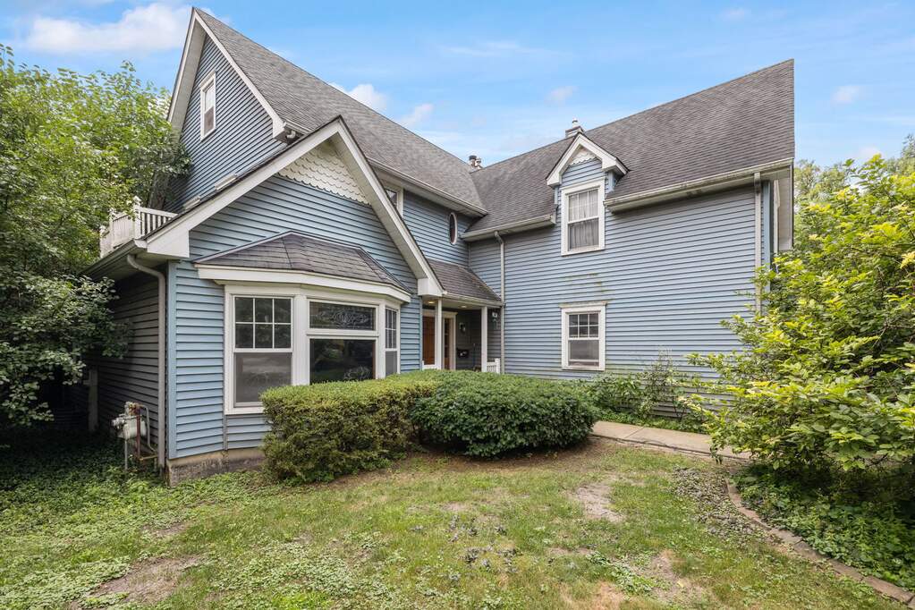 Property photo of 231 N Grant Street in Hinsdale, Illinois