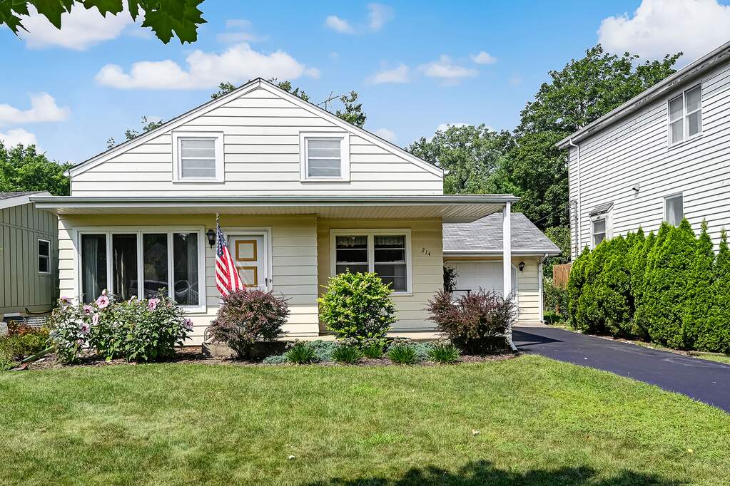 Property photo for confidential Clarendon Hills listing MLS 12506745