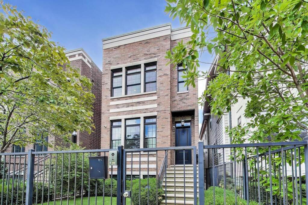 Property photo of 1302 N Bell Avenue in Chicago, Illinois