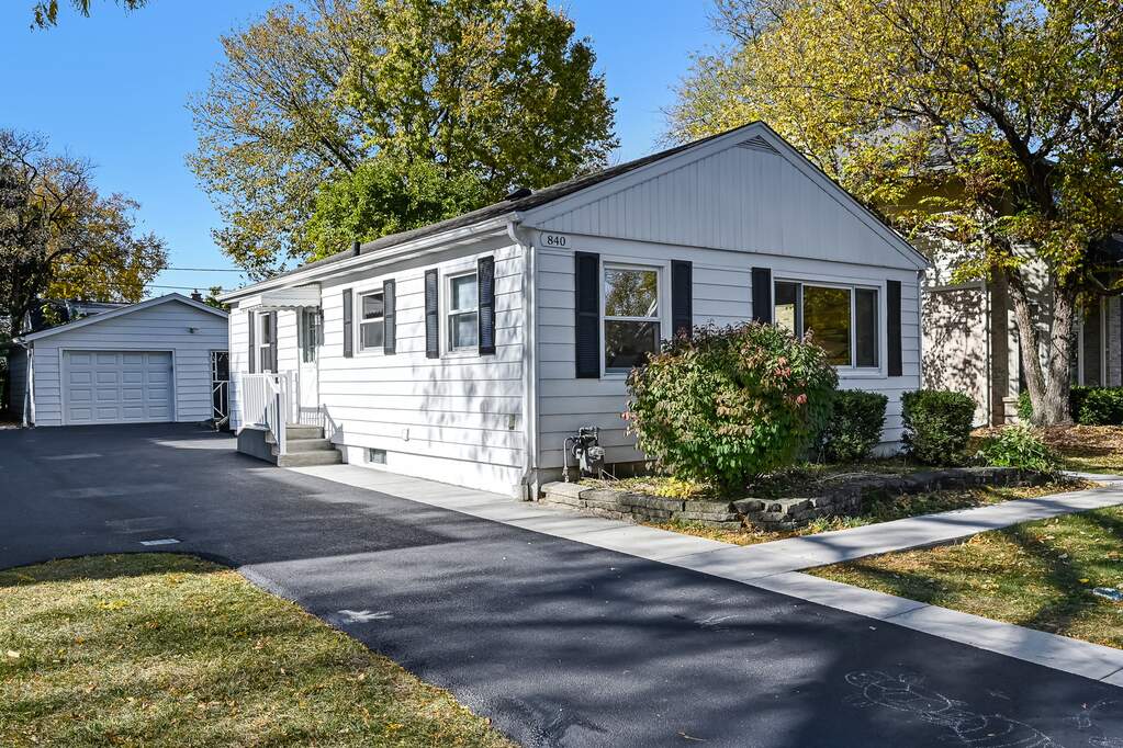 Property photo of 840 S Thurlow Street in Hinsdale, Illinois