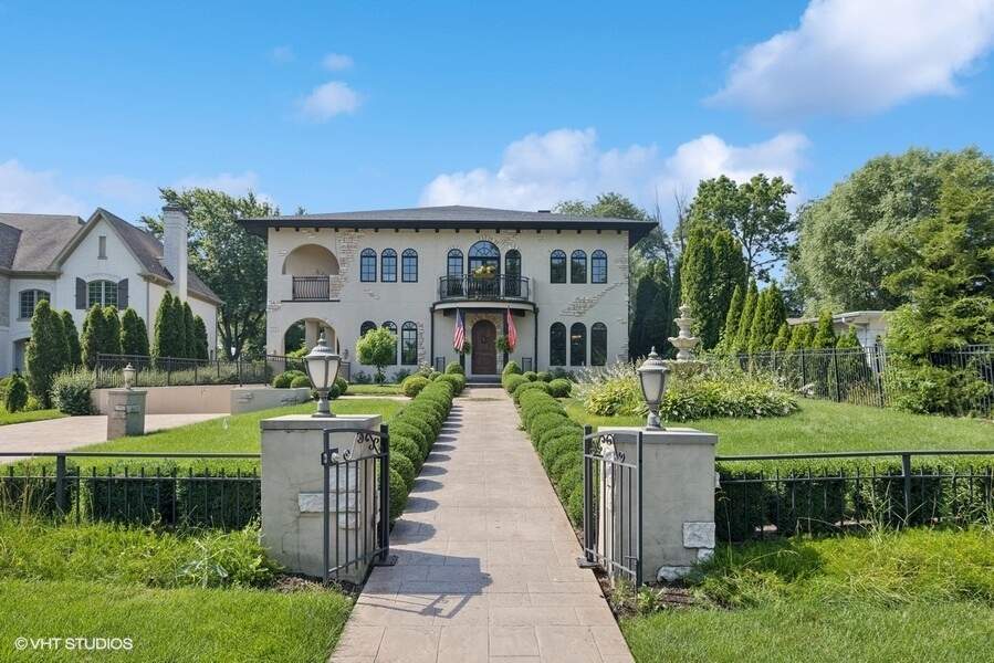 Property photo of 818 W 58th Street in Hinsdale, Illinois