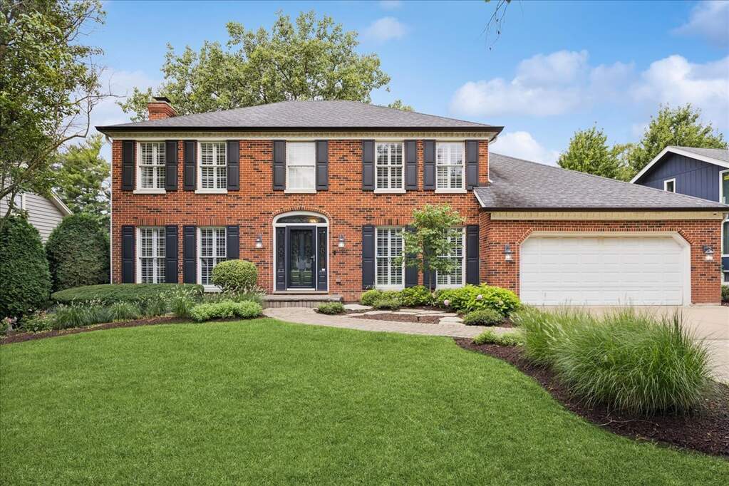 Property photo of 221 Meadowbrook Lane in Hinsdale, Illinois