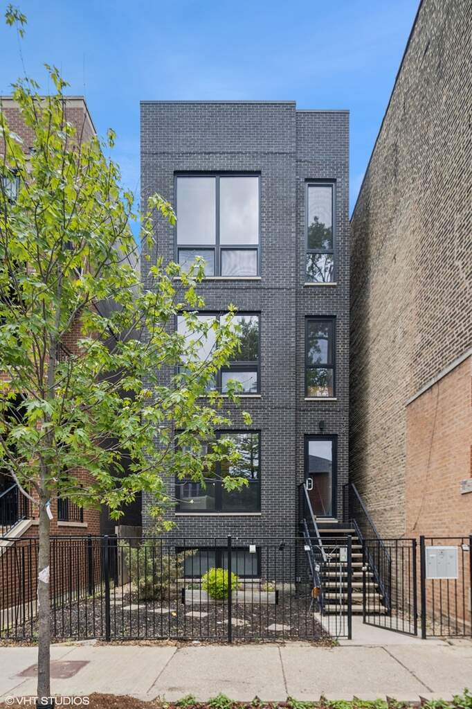 Property photo of 1038 N Paulina Street #3 in Chicago, Illinois