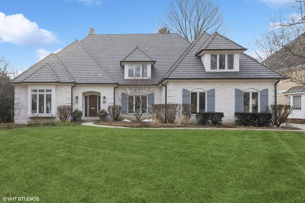Property photo of 337 Ridge Avenue in Clarendon Hills, Illinois