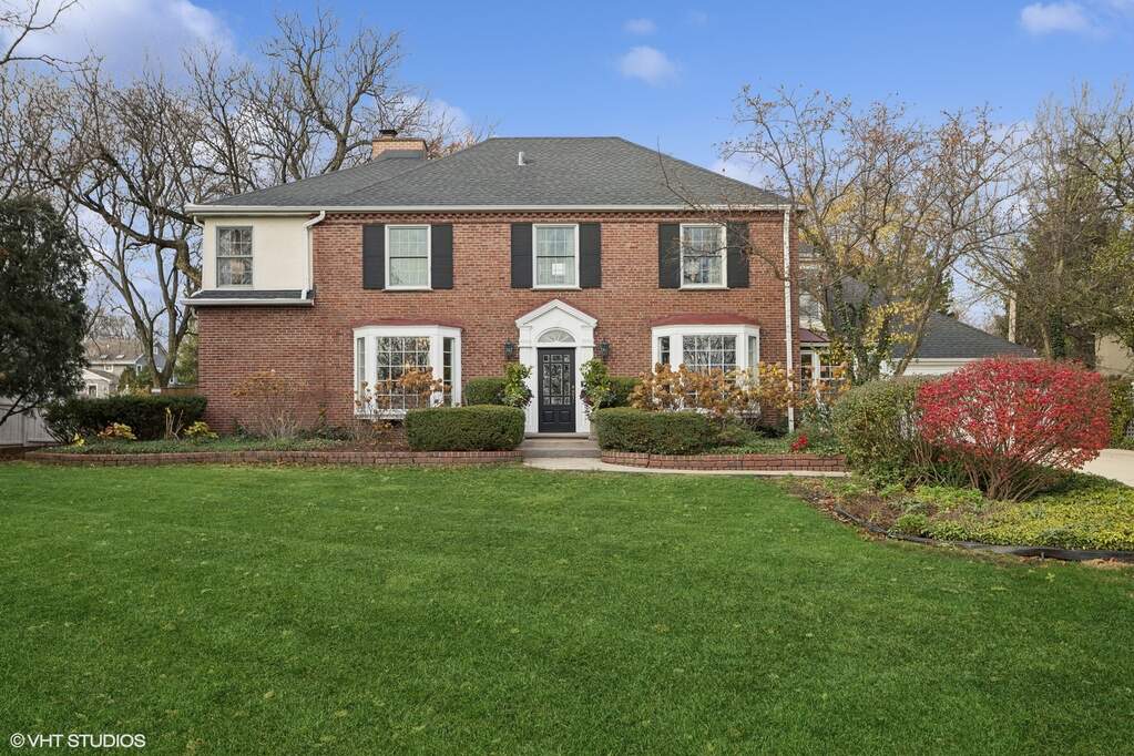 Property photo of 906 Harding Road in Hinsdale, Illinois