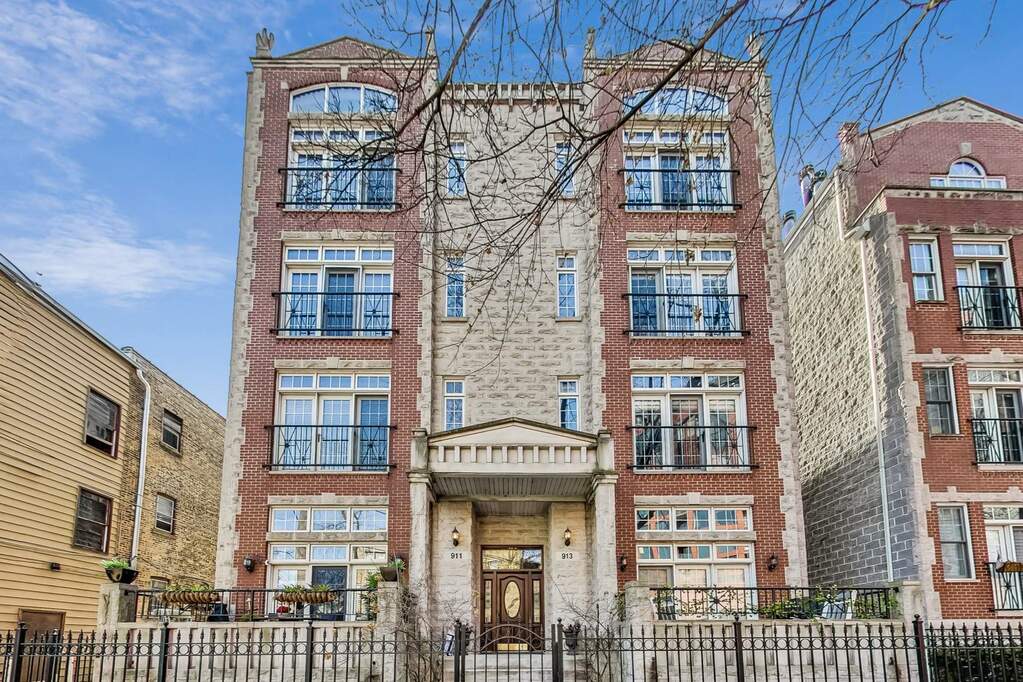 Property photo of 911 W Altgeld Street #4E in Chicago, Illinois