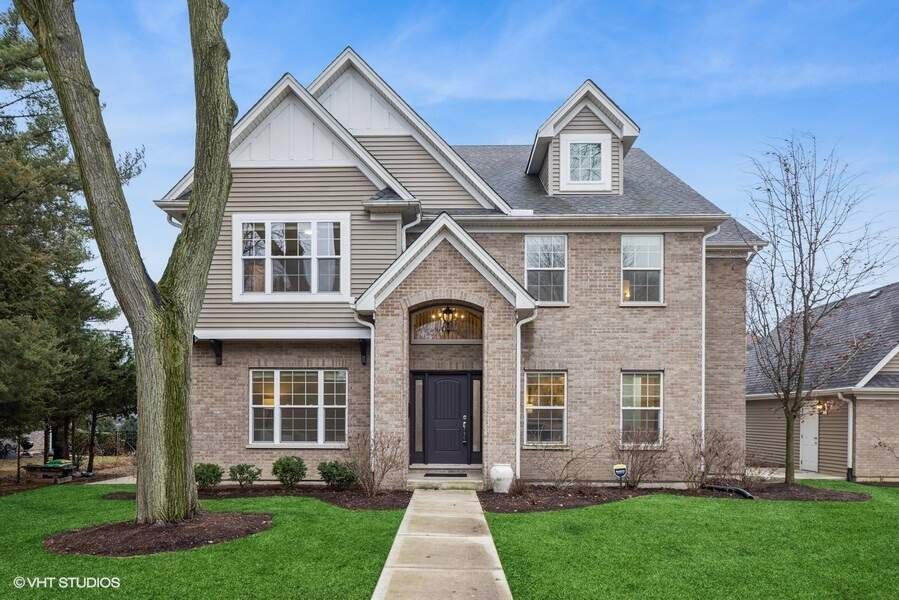 Property photo of 901 S Monroe Street in Hinsdale, Illinois