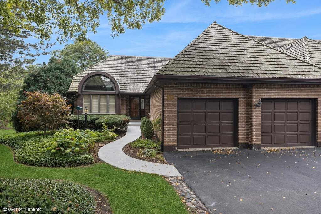 Property photo of 55 Brookview Court in Hinsdale, Illinois