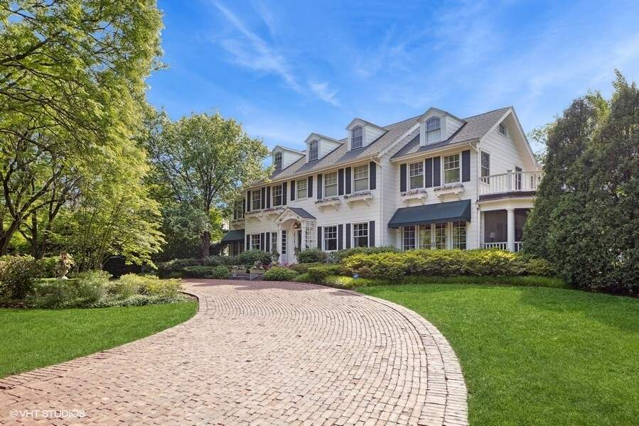 Property photo of 710 S County Line Road in Hinsdale, Illinois