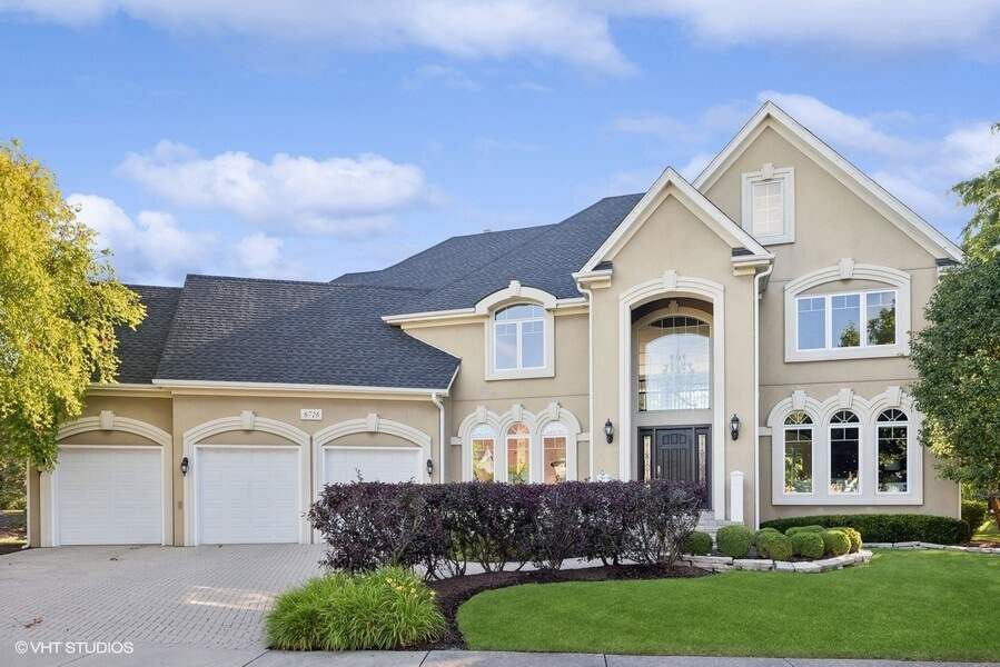 Property photo of 6726 Fieldstone Drive in Burr Ridge, Illinois