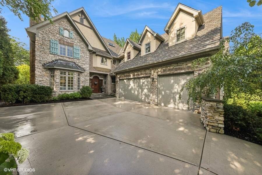 Property photo of 218 W 4th Street in Hinsdale, Illinois