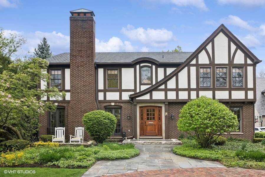 Property photo of 215 E 1st Street in Hinsdale, Illinois