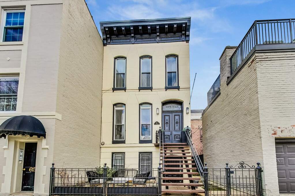 Property photo of 617 W Dickens Avenue in Chicago, Illinois