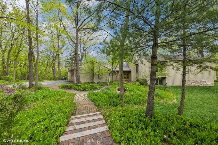 Property photo of 3702 Frederick Drive in Oak Brook, Illinois