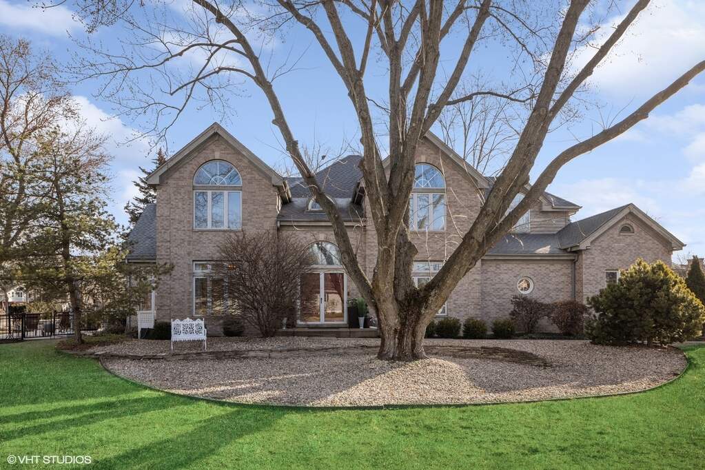 Property photo of 6101 Willowood Lane in Willowbrook, Illinois