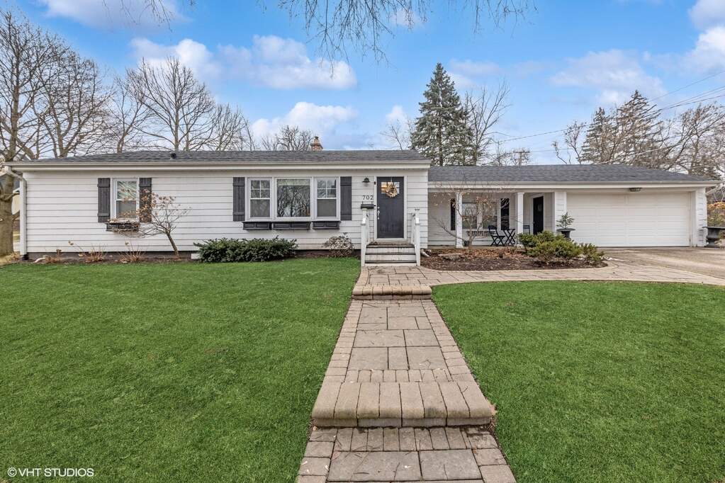 Property photo of 702 S Stough Street in Hinsdale, Illinois