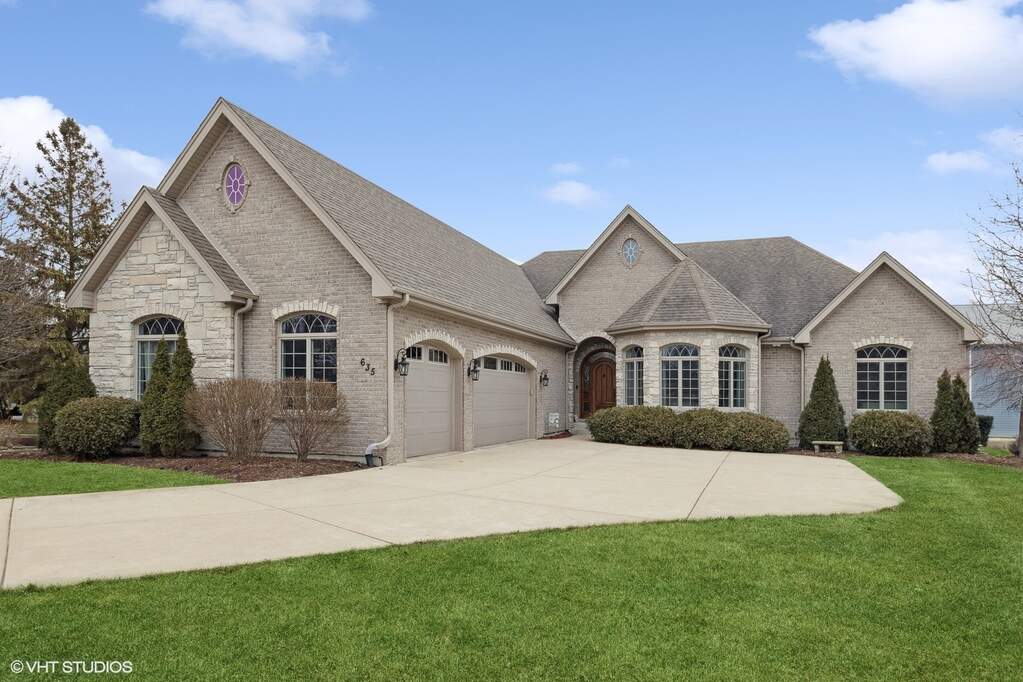 Property photo of 635 68th Street in Willowbrook, Illinois