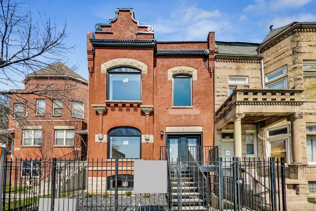 Property photo of 3120 W Warren Boulevard in Chicago, Illinois