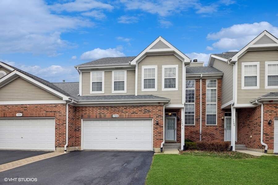 Property photo of 7308 Chestnut Hills Drive in Burr Ridge, Illinois