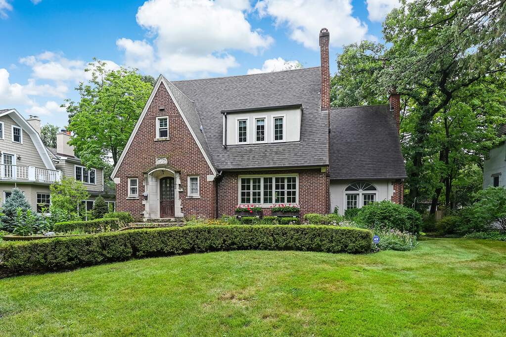 Property photo of 605 N Washington Street in Hinsdale, Illinois