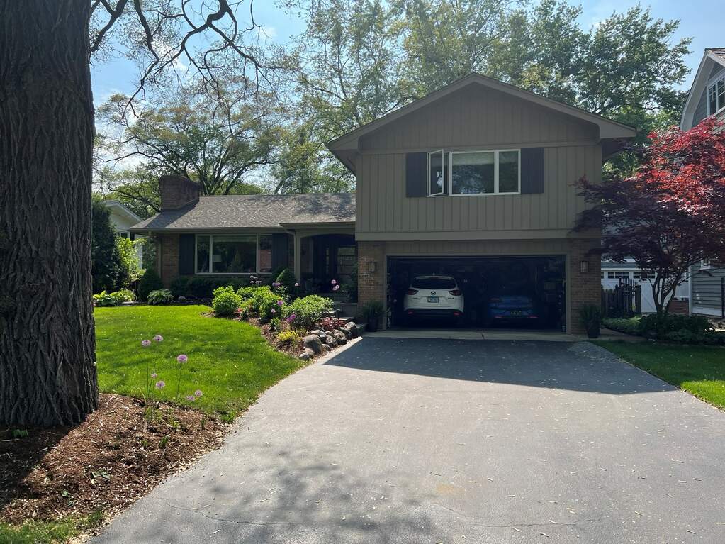 Property photo of 536 Phillippa Street in Hinsdale, Illinois