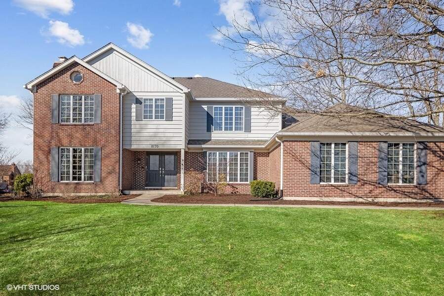Property photo of 8170 Ridgepointe Drive in Burr Ridge, Illinois