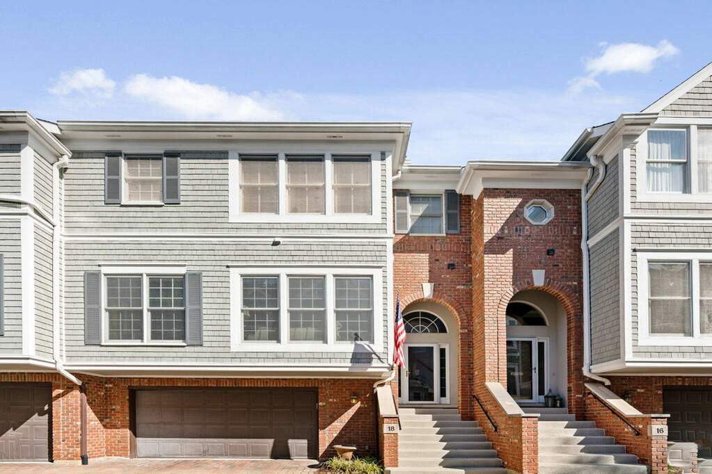 Property photo of 18 S Clay Street in Hinsdale, Illinois