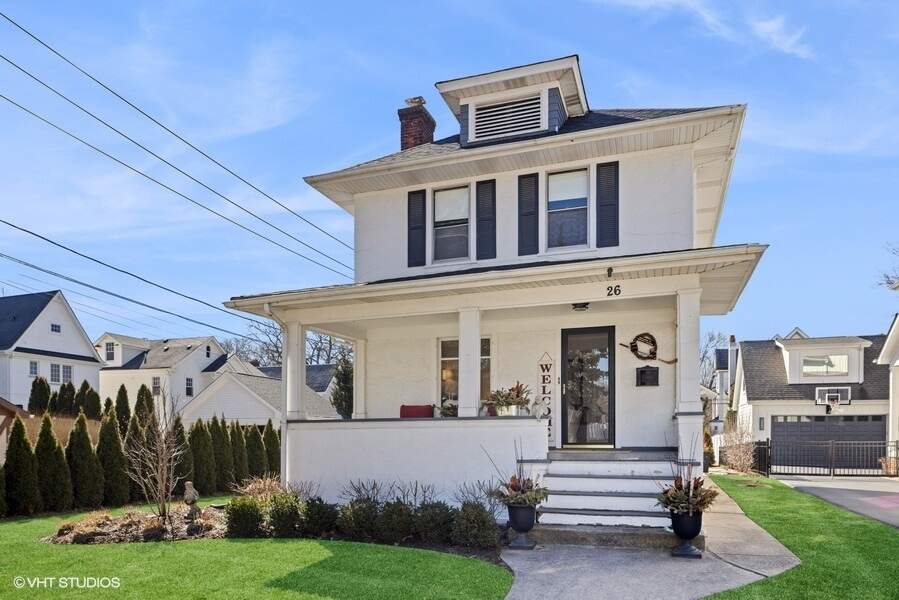 Property photo of 26 E 6th Street in Hinsdale, Illinois