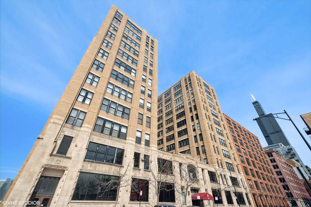 Property photo of 728 W Jackson Boulevard #825 in Chicago, Illinois