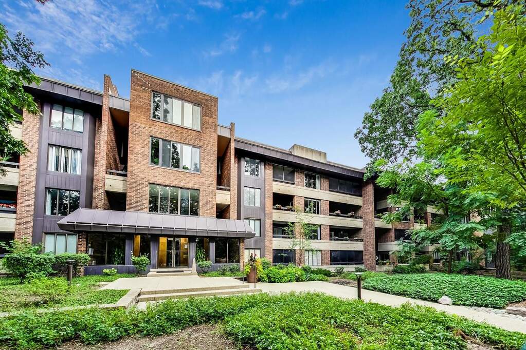 Property photo of 1401 Burr Oak Road #210B in Hinsdale, Illinois