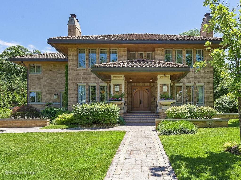 Property photo of 20 Center Street in Hinsdale, Illinois